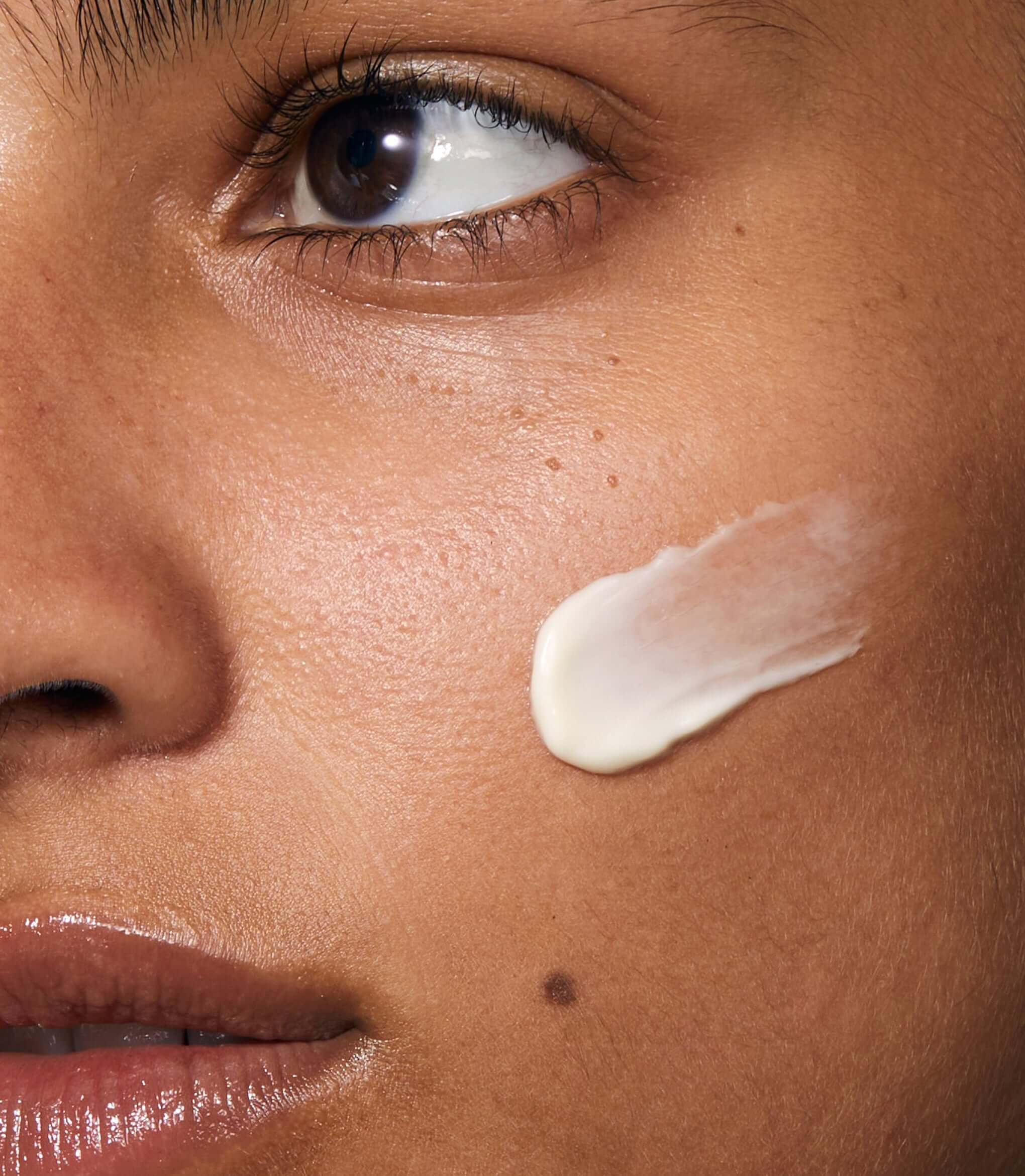  A tight shot featuring the model's facial close-up, showcasing the application of Cushioning Day Cream.
