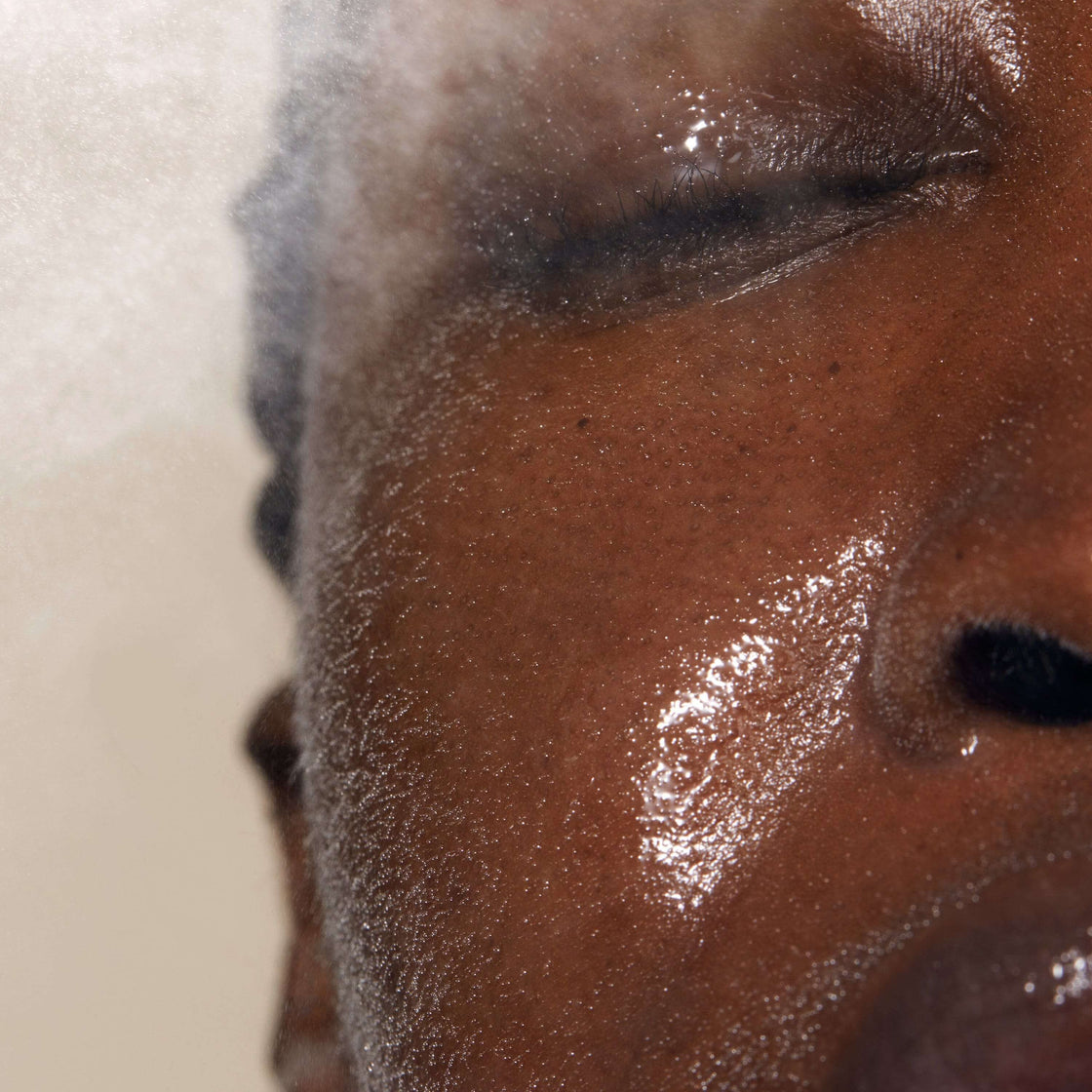 Cooling mist for instant hydration. A model spraying a mist on her face.